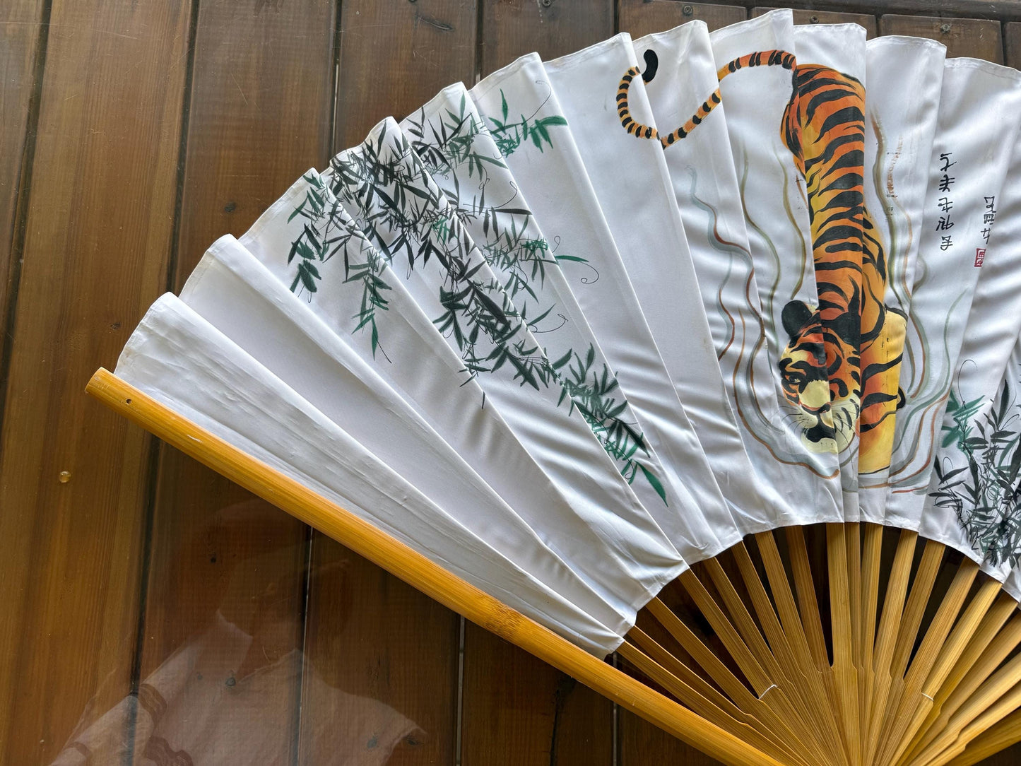 A Vtg Lrg Handheld Wooden Folding Fan Tiger Painting Asian Japanese Korean Art