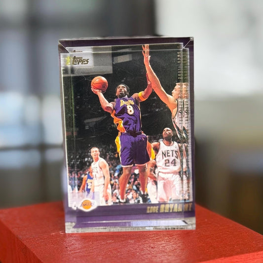A 2000 Topps Kobe Bryant #189 Basketball Card NBA LA Lakers Limited Edition Casing