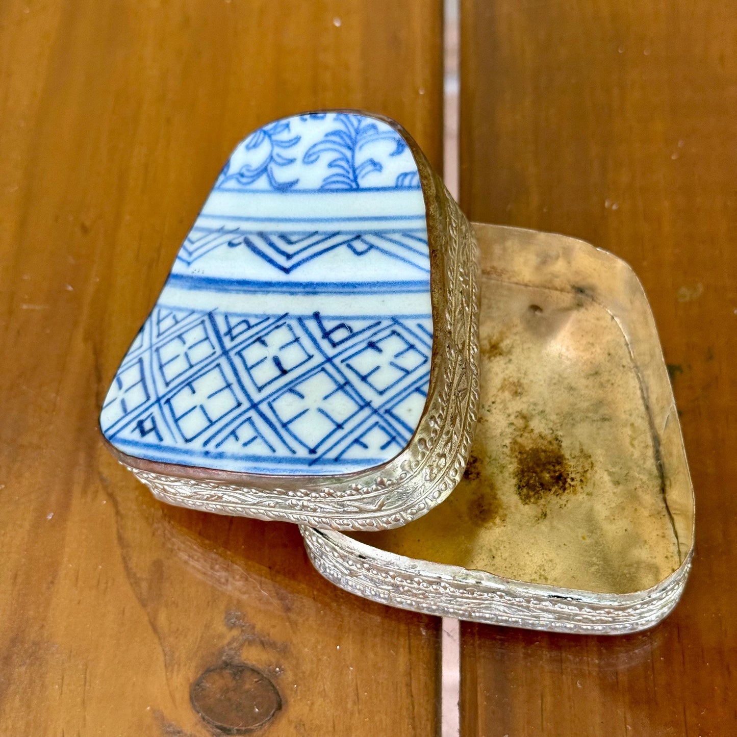 Antique Chinese Qing Dynasty Blue White Porcelain Shard Silver White Metal Box