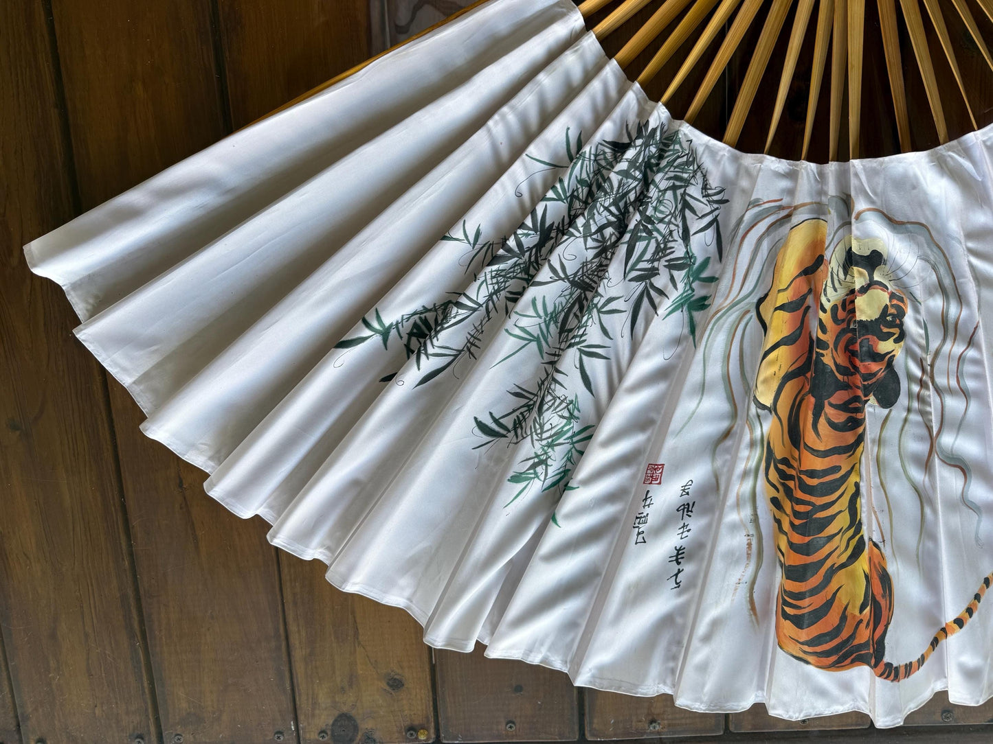 A Vtg Lrg Handheld Wooden Folding Fan Tiger Painting Asian Japanese Korean Art