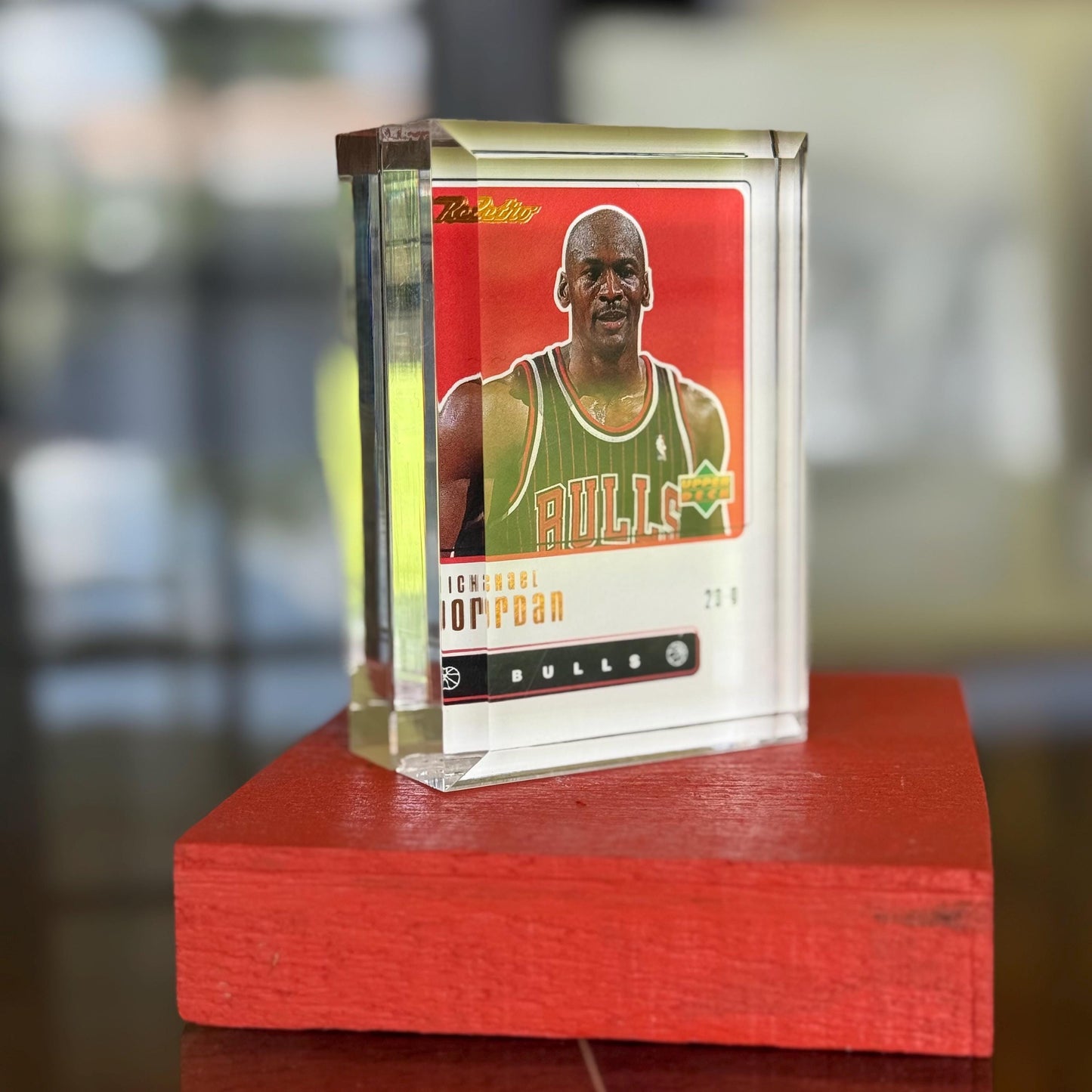 A Michael Jordan 1999 Upper Deck Retro 1 NBA Chicago Bulls Basketball Crystal Case