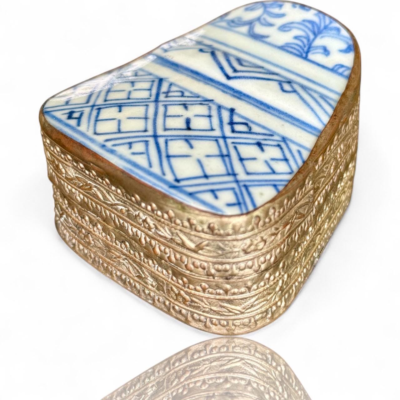 Antique Chinese Qing Dynasty Blue White Porcelain Shard Silver White Metal Box